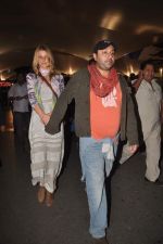 Vikram Chatwal arrives in India with gf in Mumbai Airport on 17th March 2012 (23).JPG